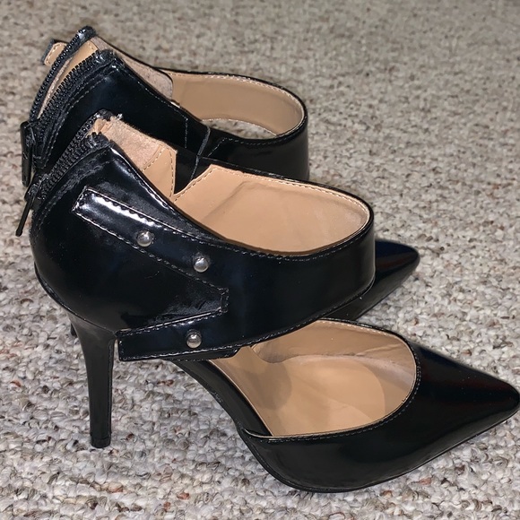 Black Pointed Toe Heels - Picture 4 of 4